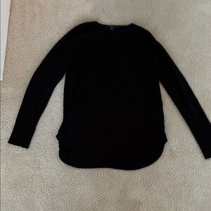 Cyrus Women's Classic Black Crew Neck Sweater